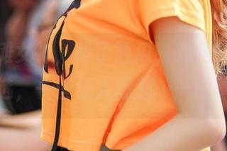 遇见沙滩女神，除了西瓜，对吗？“爱丝”精选，一些让人想起……的事情。