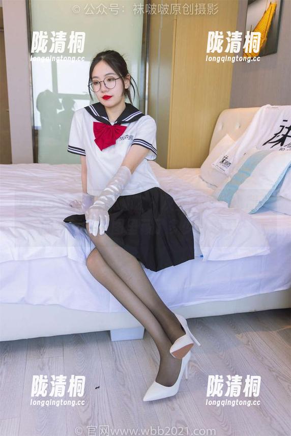 BoBoSocks袜啵啵-小甜豆 BoBoSocks袜啵啵 - 灰丝如烟,小甜豆的写真,套图里藏了多少小心思?