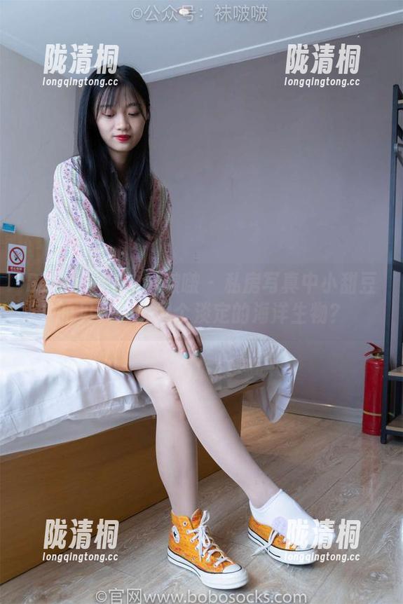 BoBoSocks袜啵啵-小甜豆 BoBoSocks袜啵啵 - 私房写真中小甜豆的贝壳头,像个淡定的海洋生物?
