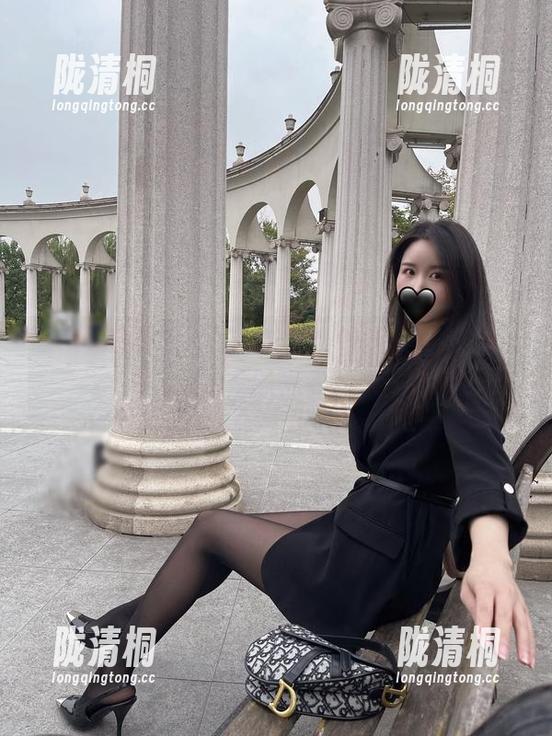 July芝岚 微密圈 - 分享July芝岚肉丝玉足合集,放这双脚在朋友圈都有伤害性了。