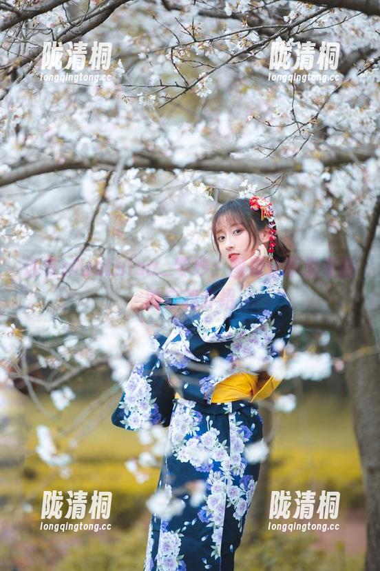 Luisa_零纱 泳衣plusLuisa_零纱:图库分享里奇葩的自我介绍