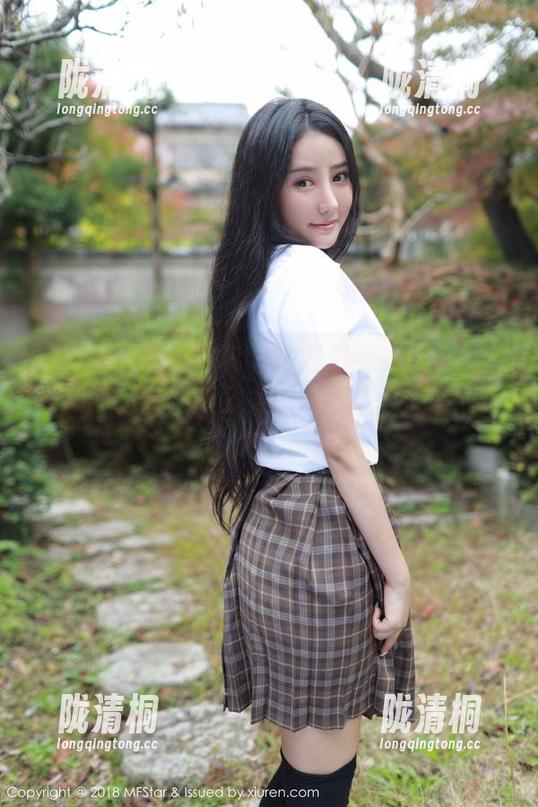 MFStar模范学院-徐微微mia MFStar模范学院 - 忽然想到徐微微mia和她的姐姐,网盘上还那合集呢,值得瞎比划一下。