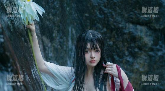 NinJa阿寨寨 NinJa阿寨寨的可爱写真,浓厚的看我看我气息,让人不知不觉戳中萌点。