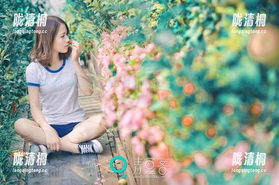 QingDouKe青豆客 - 黑丝的柔软与刘奕宁Lynn的美图，这搭配真是有趣