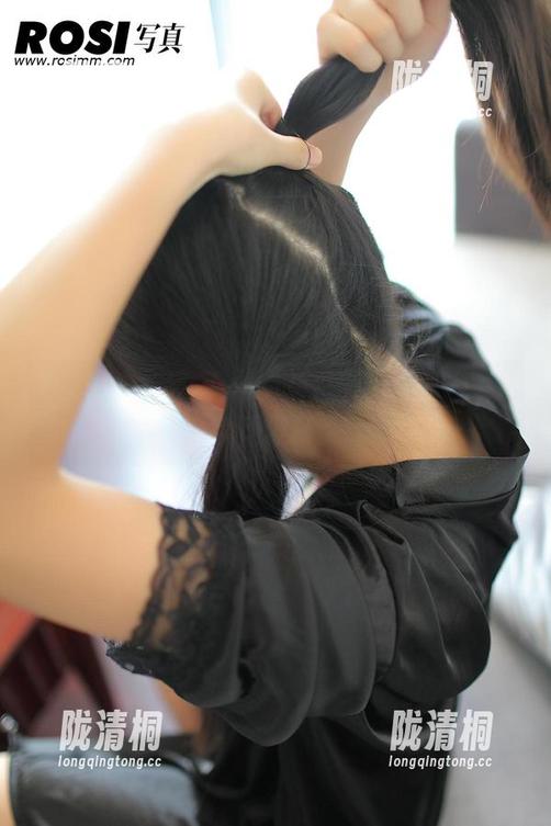 ROSI ROSI空姐写真:走过打理行李区,我被瞬间俘获。