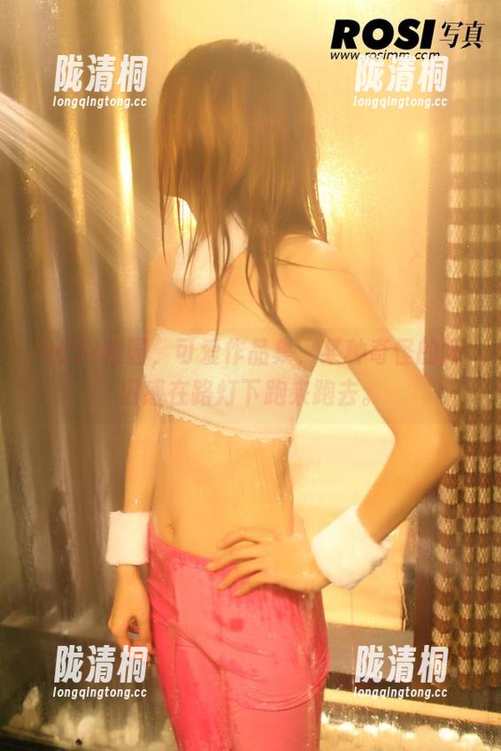 ROSI ROSI校园,可爱作品集,某种奇怪的怀旧感在路灯下跑来跑去。