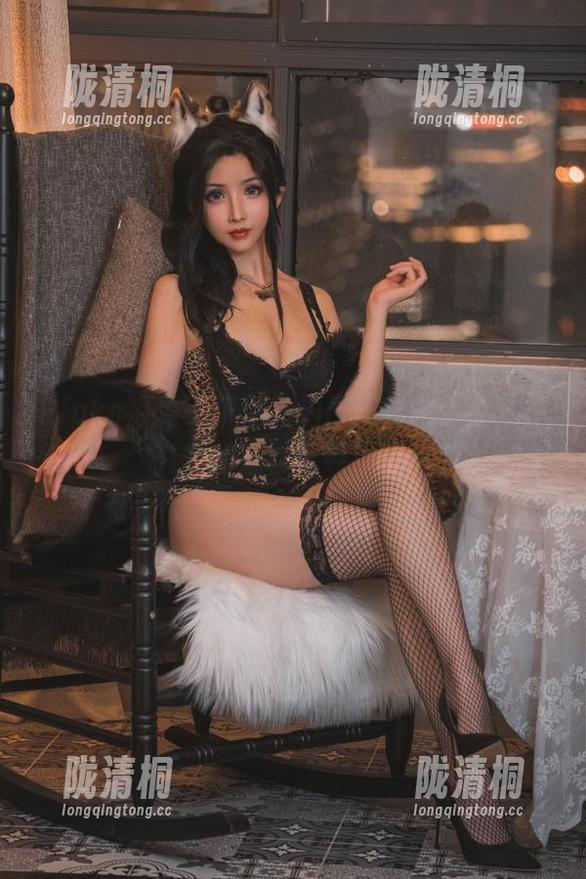 Rioko凉凉子带你私拍：“年上の韵”里的温暖呼唤！