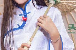 TouTiao头条女神 – 周熙妍的校园合集：认真做作业的样子真奇怪