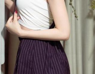 UGirls尤果网 – 乔依琳的全套原图：当秘书兼“心机girl”