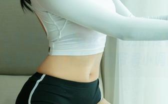 UGirls尤果网 – 观看这一系列的佟蔓花嫁图，隐隐觉得每个细节都带着小调皮。
