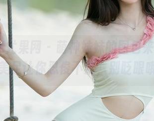 UGirls尤果网 – 萌神妹妹的图包来了，高清美足让你忍俊不禁，别眨眼哦！