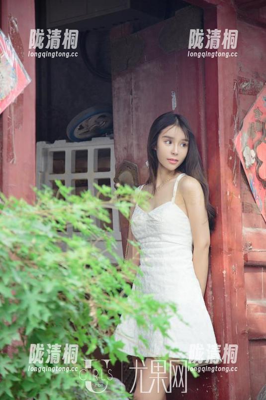 UGirls尤果网-谭晓彤 UGirls尤果网 - 谭晓彤裸足,感觉翻页都能自拍出有趣的免费照片,这是什么新技能?