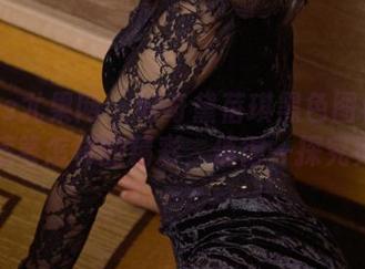 UGirls尤果网 – 好奇黛蓓琪黑色图包里隐藏着怎样的精彩，值得一探究竟