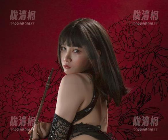 Uki雨季 虽然在Uki雨季,旗袍还是会让人心旌摇动,快来瞧瞧我的新写真!