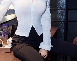 Xiuren秀人网 – 娜露selena的透明写真让我反思，我还缺乏怎样的勇气才能展现出这种“柔情”。