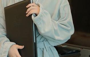 Xiuren秀人网 – 图库而来的媃柔rourou，一身空姐制服竟如此撩人