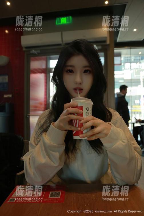 Xiuren秀人网-孟狐狸FoxYini Xiuren秀人网 - 孟狐狸FoxYini女仆模样:能纯也能撩,定制图集中藏着你的惊讶。