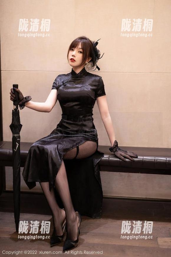 Xiuren秀人网 - 小纯子礼服写真合集：她就像时光机，带你回忆过去的优雅时刻