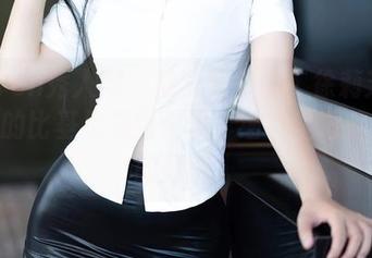 Xiuren秀人网 – 隐秘的恣意！徐莉芝Booty的比基尼美图合集，细节里透着无限的可能。