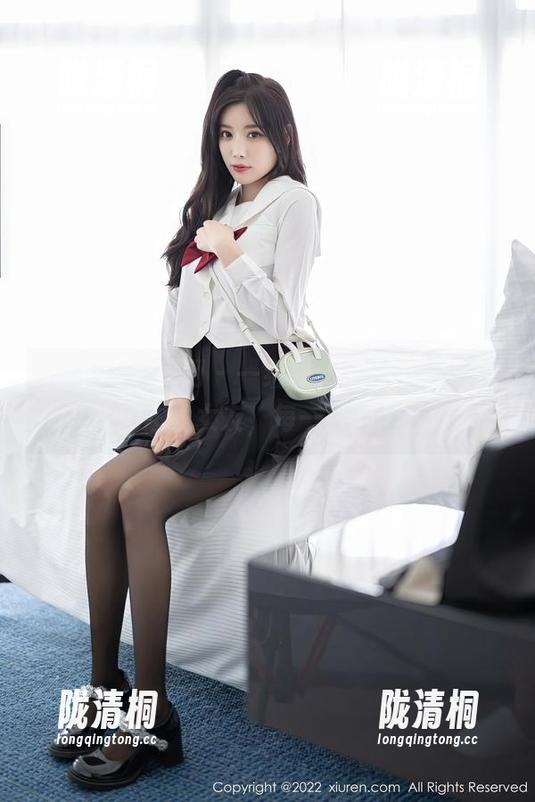 Xiuren秀人网 - 一组图册，梦娜Vanessa和她的想象女友，每一张都鬼魅迷人。