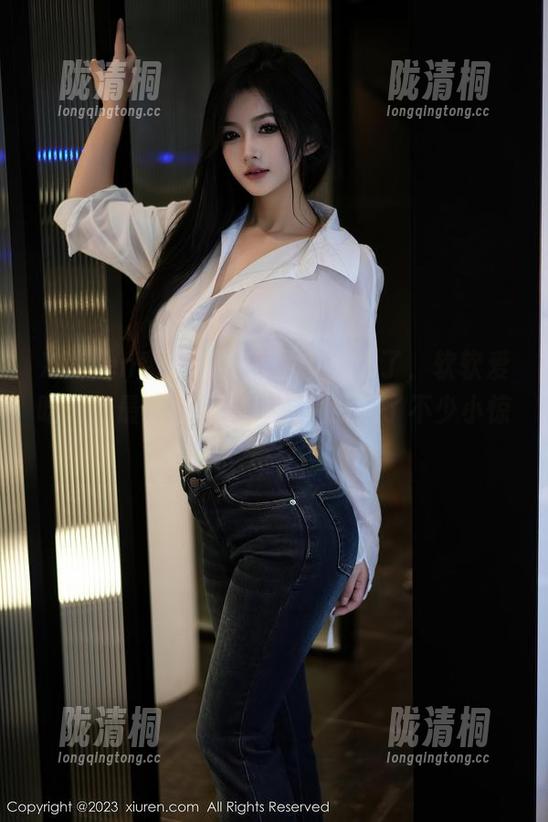 Xiuren秀人网-软软爱吃肉 Xiuren秀人网 - 万圣节又来了,软软爱吃肉的最新写真照片里居然藏了不少小惊喜!