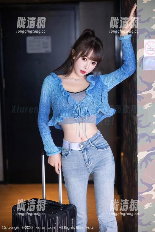 Xiuren秀人网 - 壁纸出没：看黄歆苑如何把短裤穿得如此自在！
