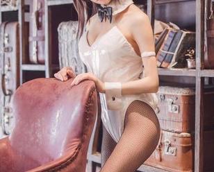 coser衣衣的美脚写真集：腿部绑架日常