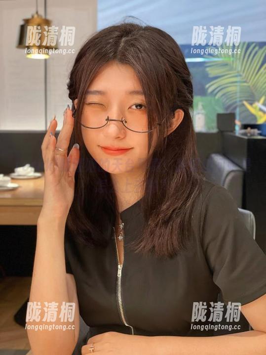 roroki骷髅姬 roroki骷髅姬的天台写真:我好想问她是怎么上去的?