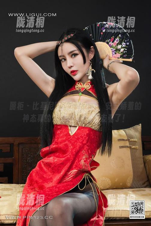 丽柜 - 比基尼图片分享来了，安安娇羞的神态真的太想send给朋友看了！