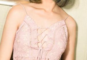 克拉女神 – 杨暖的学妹私拍合集，甜蜜中夹杂着点小小的叛逆，唔