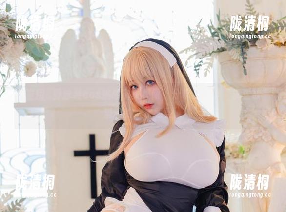 咔喵 咔喵用㭴野泳装cos挑战审美极限,分享我这种“求生欲”满满的心水感受。