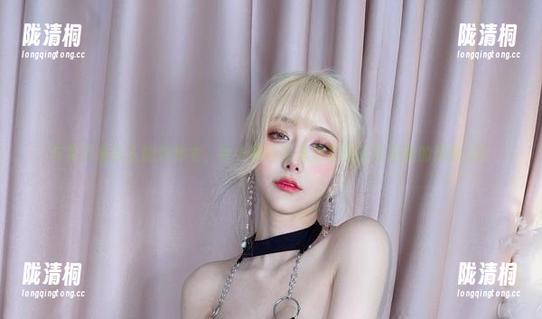 啾小妍 与其盯着别人的连体衣,啾小妍的写真分享总能打破我的想象力!