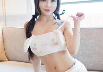 嗲囡囡 – 不吹不黑，张雨萌的裸足图集吸引力十足，分享完这照片，有些人可能会想多。