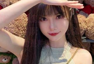 如果你的脑海总是五颜六色，看看大肉丸Amiee的黑白写真：图片会让你明白，极简也是种重口味。