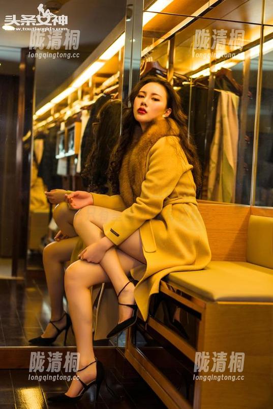 头条女神-乔安 头条女神 - 乔安女王发放在线女王资源,谁说只有皇宫才能有权杖?