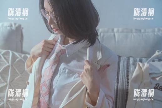 奶桃桃 图片里奶桃桃白白胖胖的,女神气质照样撑得住