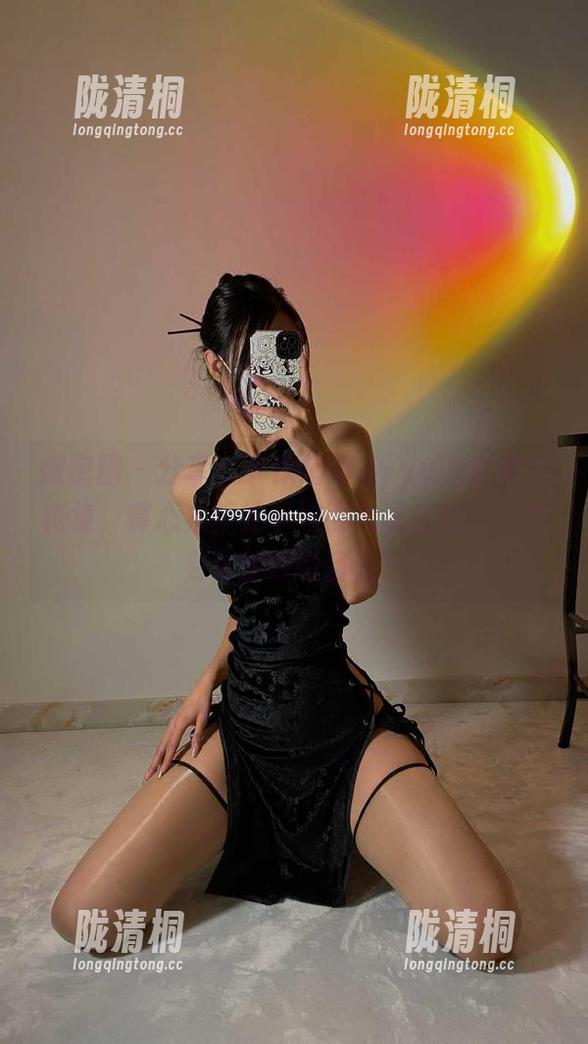 徐绾绾yyyy 微密圈 - 分享一下徐绾绾yyyy的白裙写真集,真心希望她下次能试试红色…可能会更加吸引目光?