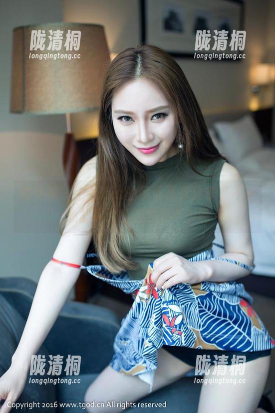 推女神-小九Vin 推女神 - 小九Vin的吊带写真分享,不小心被吸引的视线真不少啊