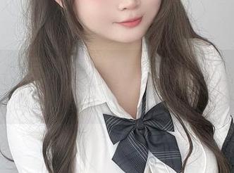 是依酱吖写真：从T恤底下，解锁无尽联想