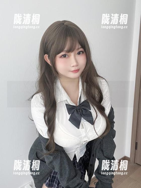 是依酱吖 是依酱吖写真:从T恤底下,解锁无尽联想