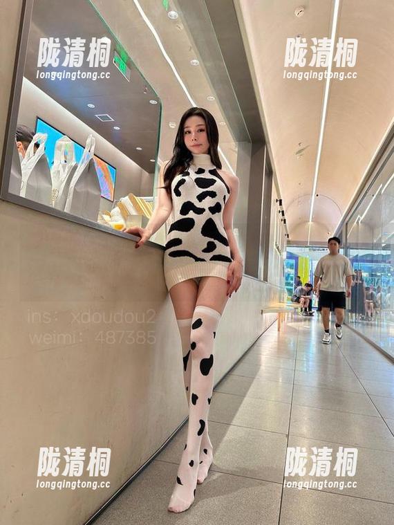 微密圈 - 哎呀，是小逗逗的白丝作品，竟然有种难以言喻的美，偷偷分享给你们！
