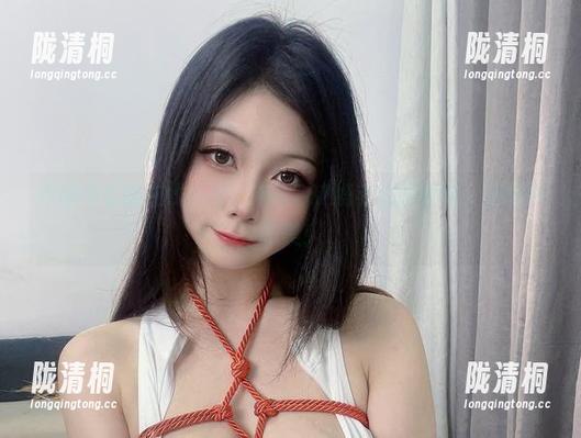 不得不看的在线美图：末夜787携手祸国妖妃，潜艇中的美！
