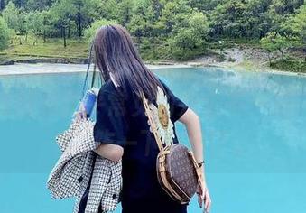 微密圈 – 我发现林子琳喵的美腿写真，图片里的腿和我平常见的完全不一样，得先去捯饬一下自己了。