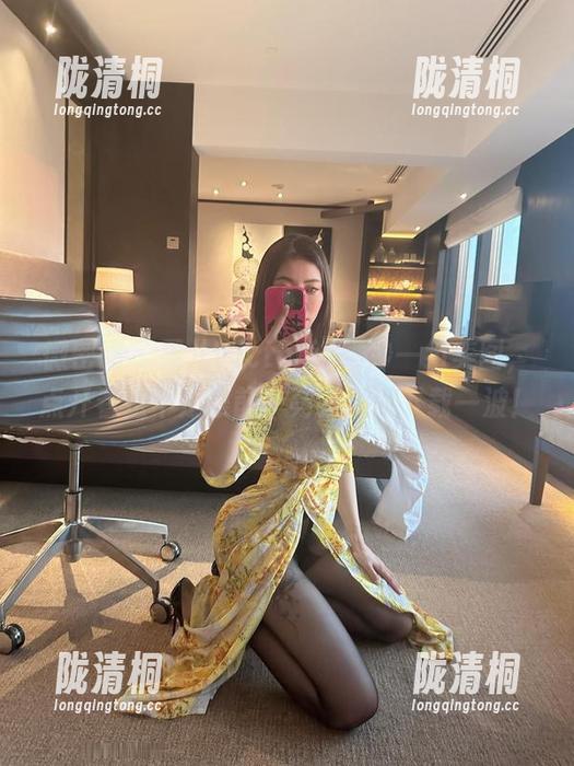 果儿Victoria 微密圈 - 果儿Victoria婚纱一组美图,点开看是不是眼前一亮?赶紧下载一波!