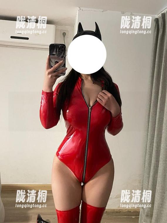 微密圈 - 套图还得桃沢樱呀来，分享一下她的“心血大作”，嗯...好吧，挺有趣的。