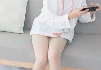 森萝财团 – 依依的私房湖边K白丝，果然是让人目不暇接的画风！