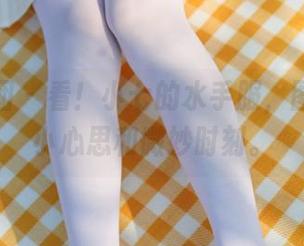 森萝财团 – 看！小七的水手服，图片里的小心思和微妙时刻。