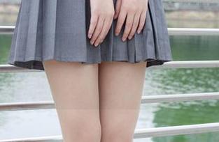 森萝财团：每次点开私拍美图，白丝美足总让我停不下来！