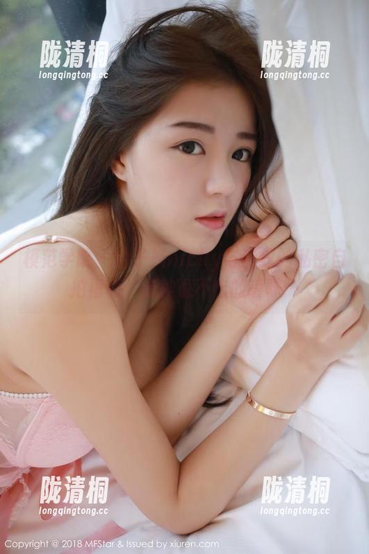 模范学院 - 白子嫣nicky与豹纹的私密自拍福利，有种说不出的暧昧…