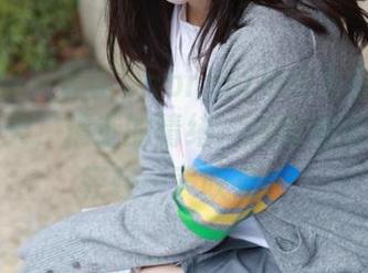 模范学院 – 许诺Sabrina与修女在图库中的小聊天，精选的情绪，像懵懂青春里的轻轻一声叹息。